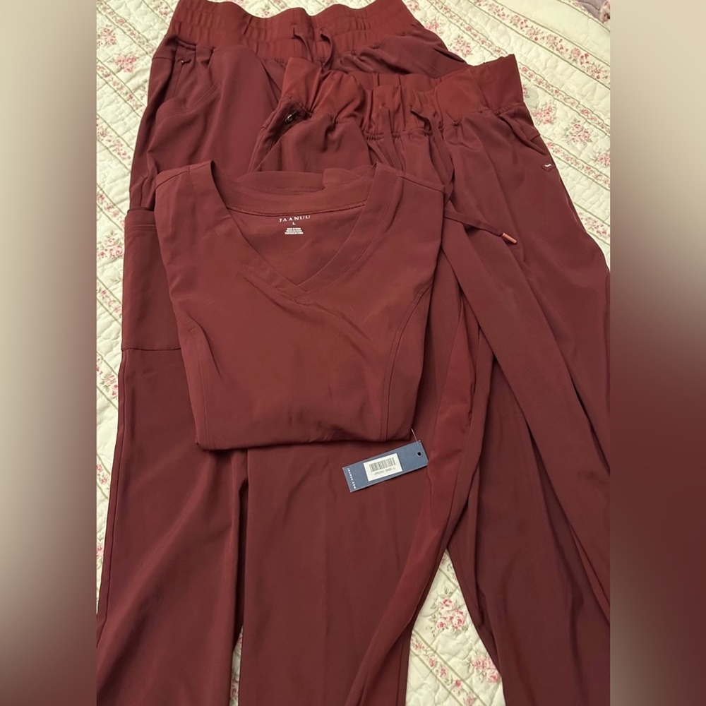 Jaanuu women’s large scrubs lot 1 top nwt 2 pants medium like new & like new